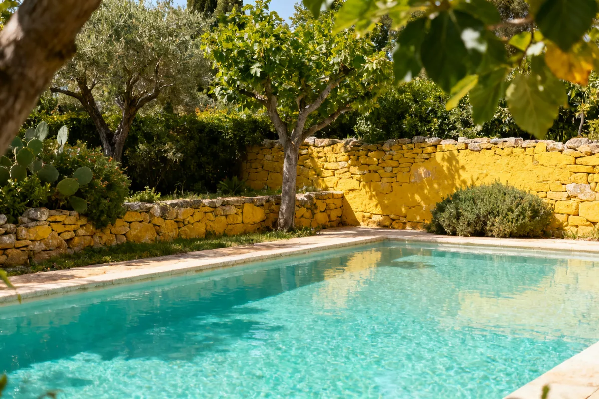Analyser l’eau de sa piscine : bandelettes, testeur ou photomètre