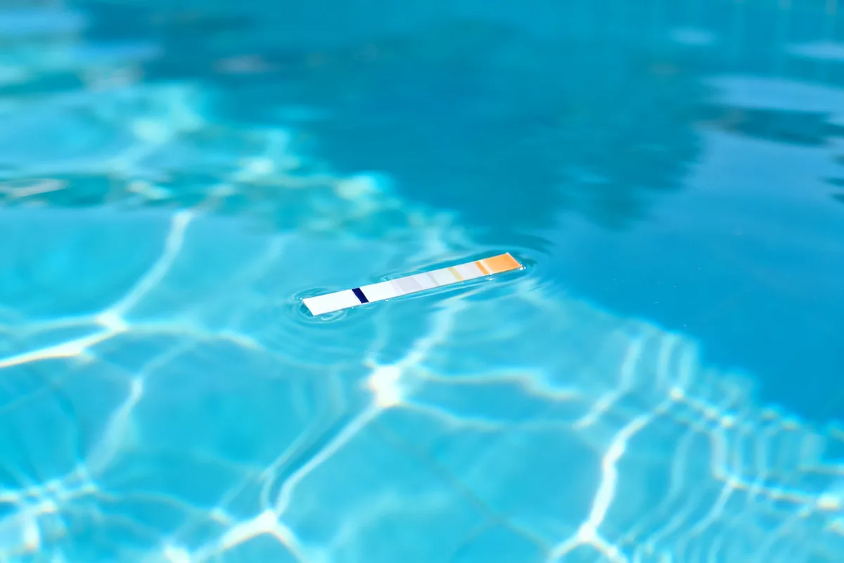 pH, TAC, TH : bien équilibrer l’eau de sa piscine